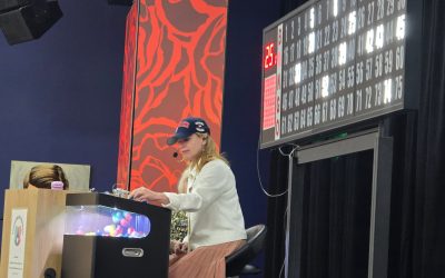 La députée de Vimont participe à une soirée bingo aux Marronniers
