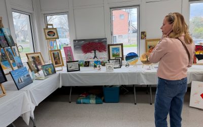 Une exposition de peinture met en valeur les artistes de la communauté à Auteuil