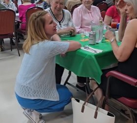 La députée de Vimont participe au traditionnel souper spaghetti des Marronniers